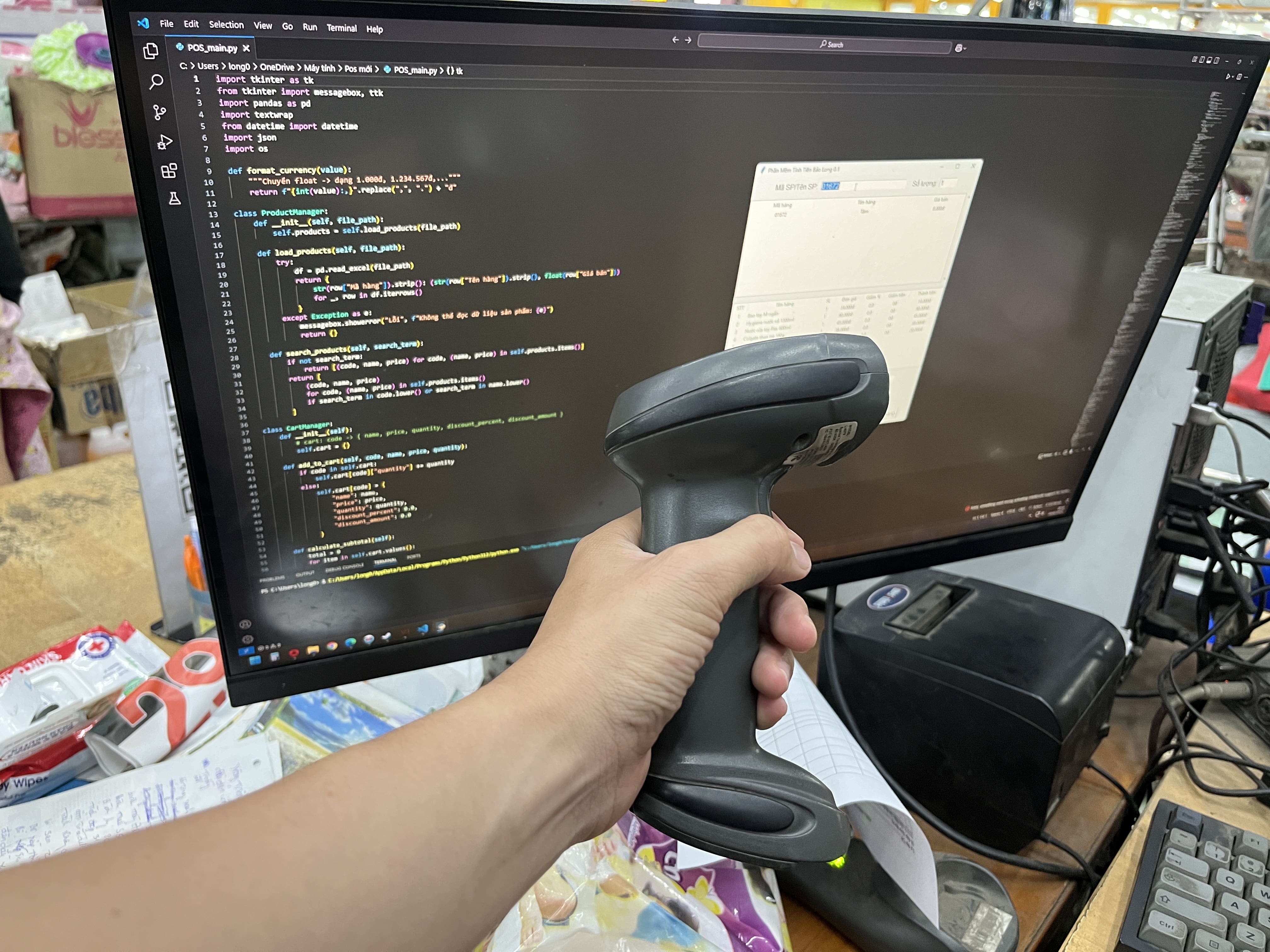 Bữa đầu demo cho mình xem, quẹt mã tính tiền ầm ầm.